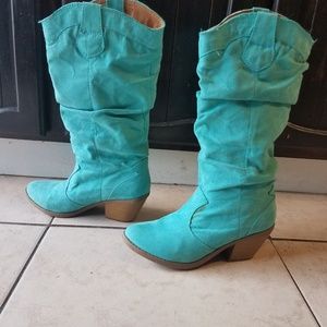Womens turquoise western boots!